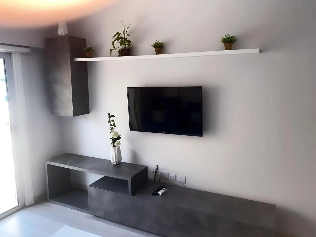 Paradise Promenade Apartment, 2Min Distance From Larnaca Marina
